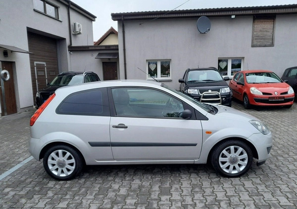 Ford Fiesta cena 9900 przebieg: 125714, rok produkcji 2006 z Łęczna małe 172